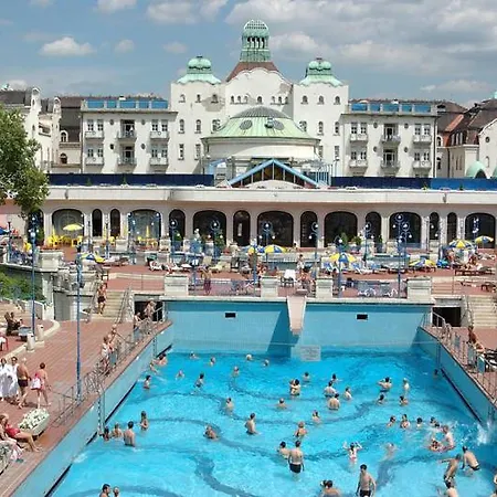 アパート 2 Bedrooms And 1 Living Your Modern In ブダペスト