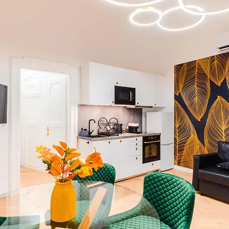 2 Bedrooms And 1 Living Your Modern In דירה