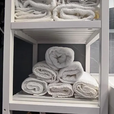2 Bedrooms And 1 Living Your Modern In דירה